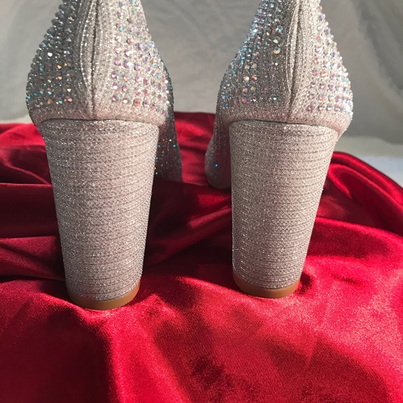 Sparkling silver heels with small crystals - Picture 6 of 12